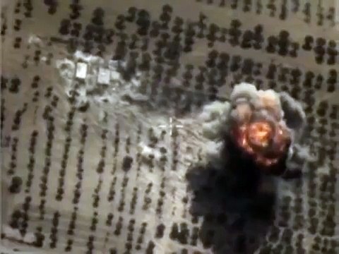 Нанесение точечных авиаударов по укрытиям с бронетехникой и складам ГСМ боевиков