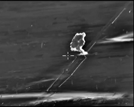 Последствия воздушного удара по скоплению военной техники