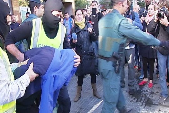 Dos detenidos en Cornellá relacionados con el DAESH