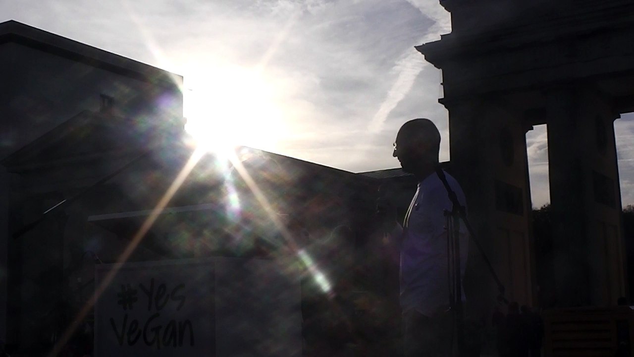 Dr. Mudar Mannah (Happy-Cheeze) - Weltvegantag in Berlin 2015