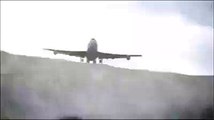 دو طیارے ٹکرانے سے بال بال بچ گئے ۔۔ مگر کیسے دیکھیے یہ ویڈیو