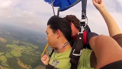 Guy Passes Out While Parachuting  Skynap