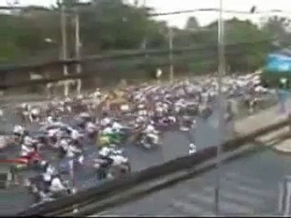 Chinese traffic intersection caught on a cam