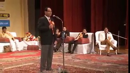 Télécharger la video: Hasya Kavi Sampat Saral Target Modi in His Live Performance