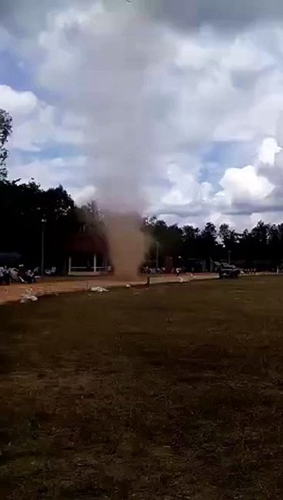 Tornado ทอร์นาโดถล่ม!!! ‪#‎โรงเรียนวังเหนือวิทยา‬ (2/11/58)