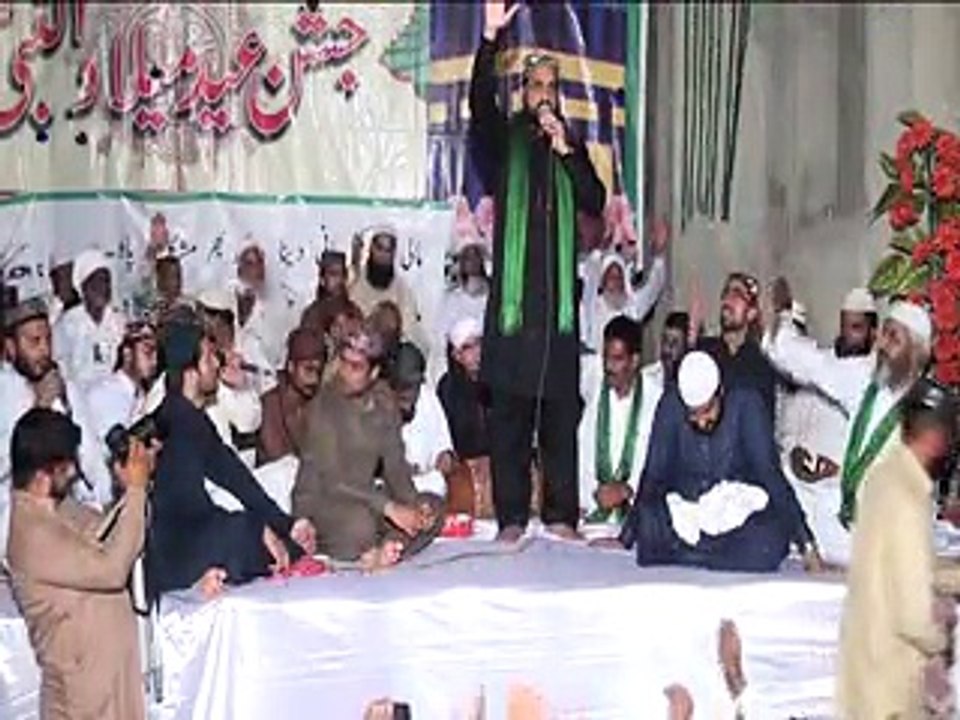 بچپن سے ہی سرکار کے ٹکروں پر پلا ہوں قاری شاہد bachpen say hi sarkar kay tukron per pala hoon qari shahid