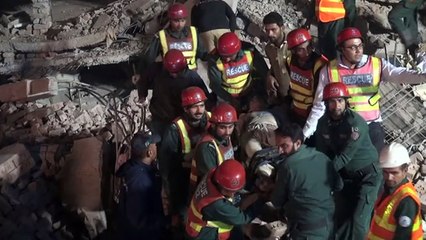 Aumenta o número de mortos em desabamento no Paquistão