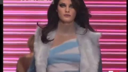 VERSACE Autumn Winter 2001 2002 Milano 1 of 4 pret a porter by Fashion Channel