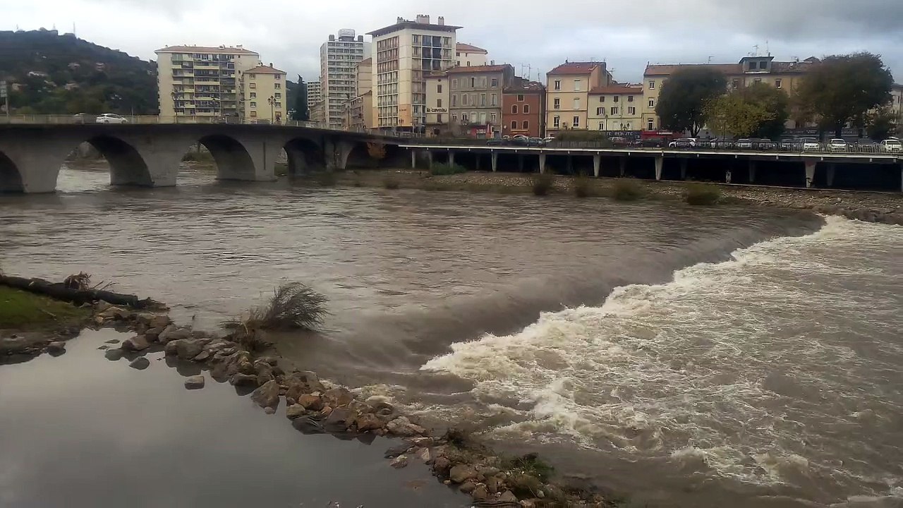 Crue Gardon d'Alès au pont Vieux novembre 2015