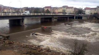 Crue Gardon d'Alès au pont neuf novembre 2015