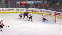 Un joueur de Hockey se casse l'épaule en plein match. Choc violent!