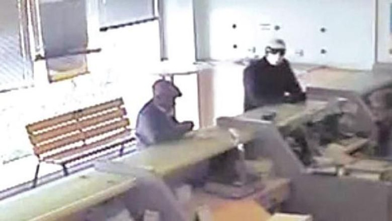 Maskeli 'Vatansever' ihbarcı kameraya yakalandı