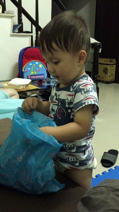 opening birthday gifts