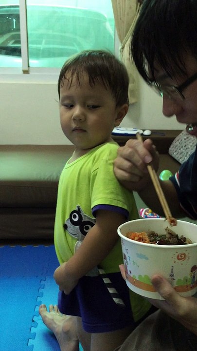 eating kimchi first time
