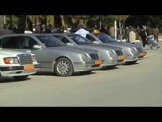 Report TV - Fier, taksitë vijojnë të përballen me konkurencën e pandershme