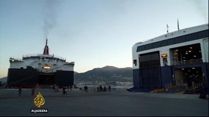 Refugees in Greece determined to reach northern Europe