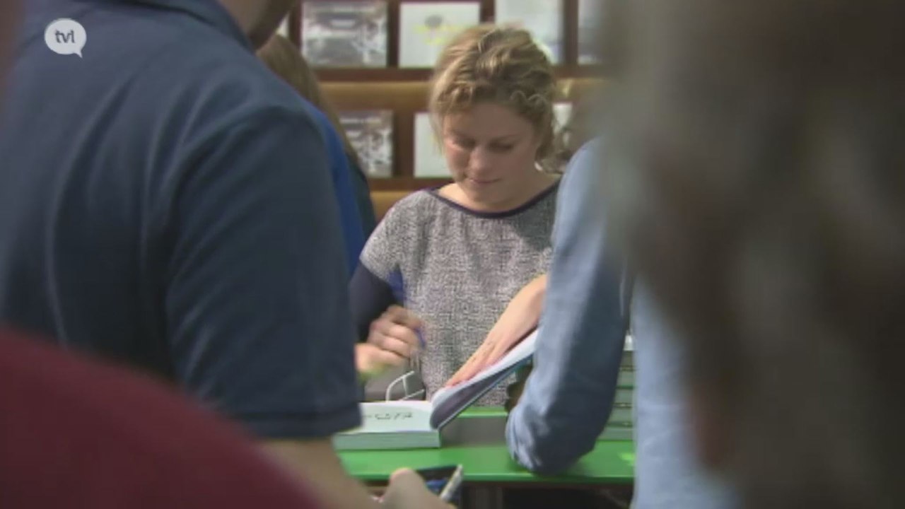 Kim Clijsters signe son premier livre officiel à la Foire du livre d'Anvers