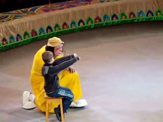 Самый невнимательный мальчик рассмешил весь цирк