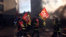 Manif des pompiers à Lille : les pompiers à l'assaut de la gare lille-flandres
