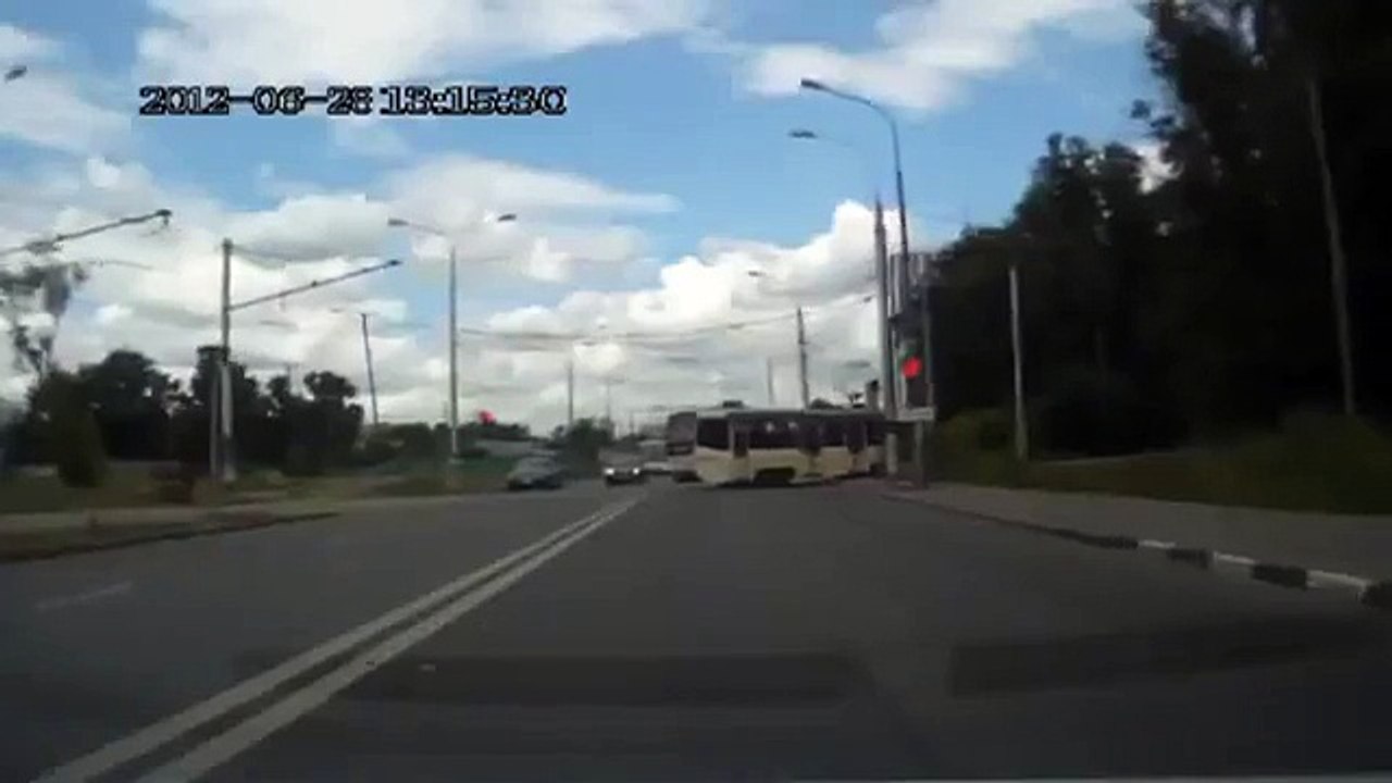Runner vs Tram in Russia