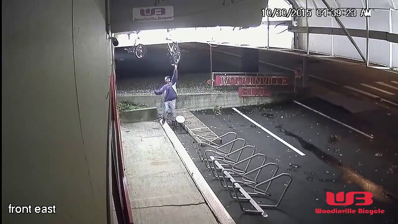 Un homme tente de voler un vélo... en vain