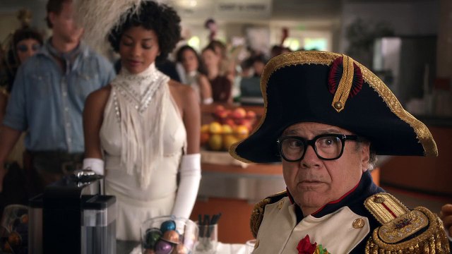 Nespresso : Georges Clooney donne des leçons à Danny DeVito