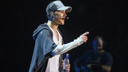 Justin Bieber YELLS At Fans For Clapping Offbeat
