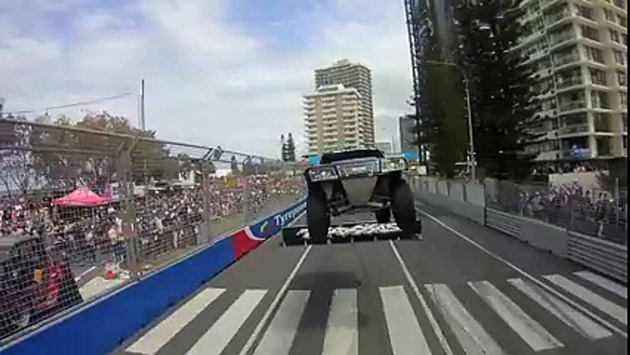 Un duel de pickups pendant le "Stadium Super Trucks"