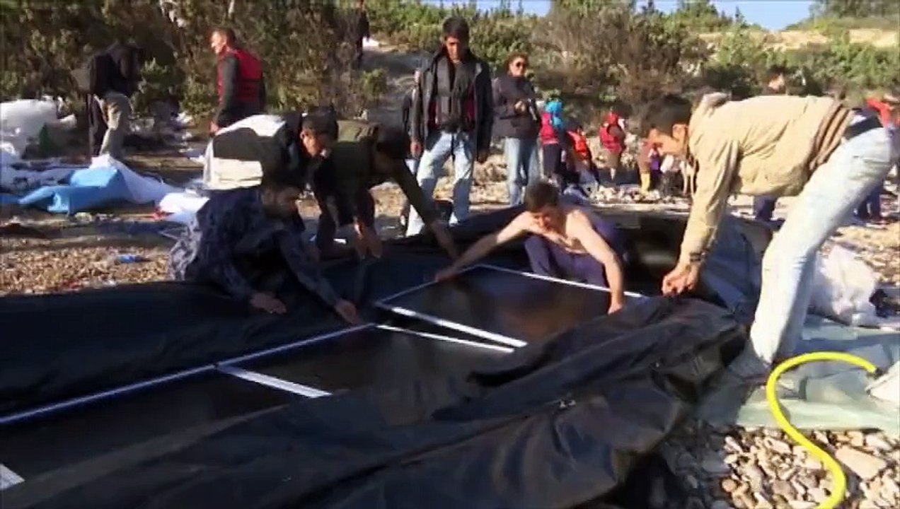 Migrants: préparatifs sur une plage turque avant la traversée