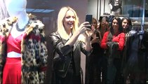 Hadise,Ankara'da hayranlarıyla buluştu