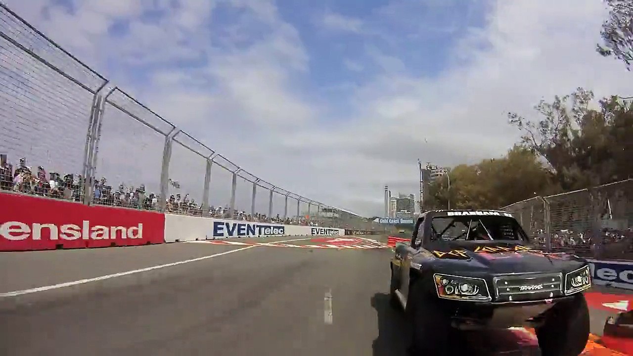 duel de pickups pendant le « Stadium Super Trucks »