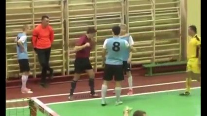 Futsal: énervé, il envoie une grosse droite à l’arbitre