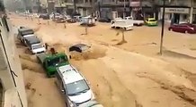 مياه الامطار تجرف احدى السيارات في عمان ....
