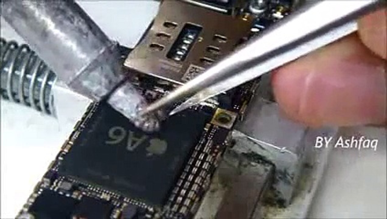 Easy Trick For Removing IPHONE 5 U2 IC - YouTube