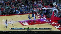 Zach LaVine Slams Home the Alley Oop
