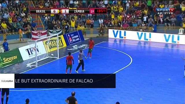 Zap Foot du 5 novembre : le coup franc de Willian vu des tribunes, le geste incroyable de Falcao, Douglas Costa met une virgule-petit pont à Debuchy