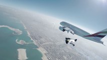 Ils volent en Jet Pack à coté d'un avion A380 d'Emirates à Dubai