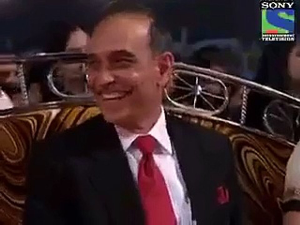 How Indian Comedian is Making Fun of Media and Aishwarya Rai is Lauhging