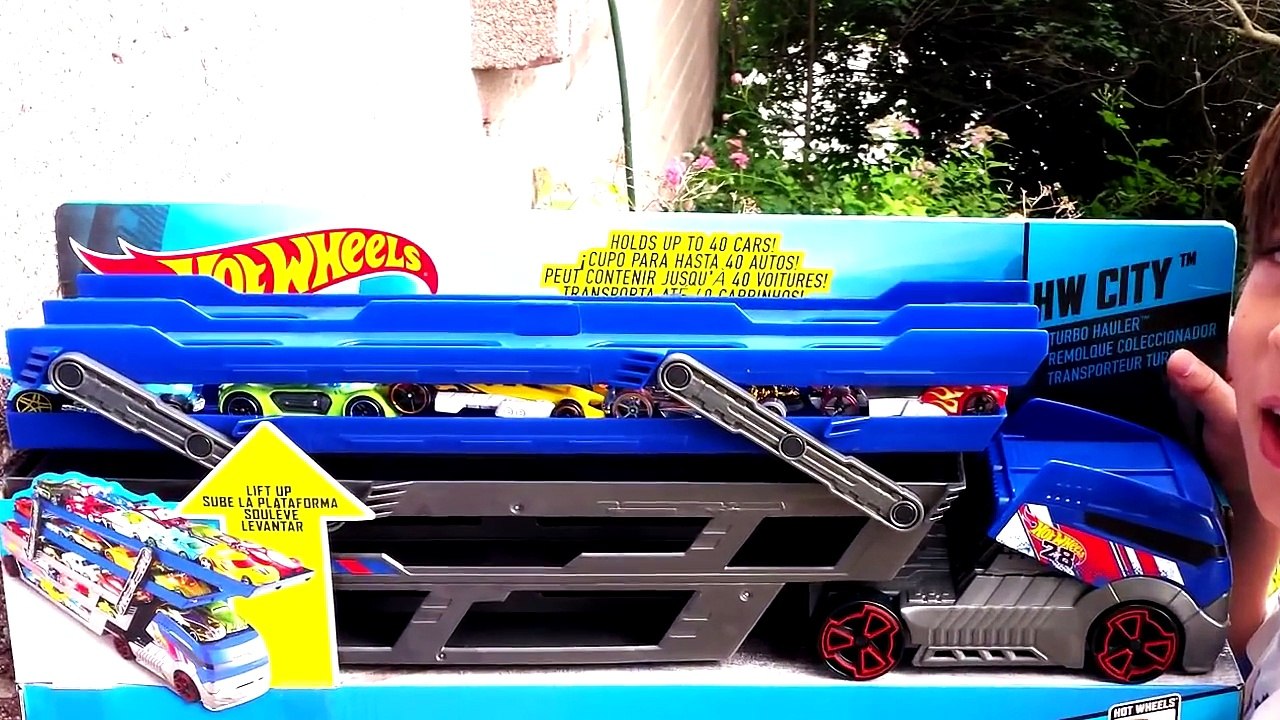 Hot Wheels Truck Loader TOY CARS CRASHING! Big Rig!