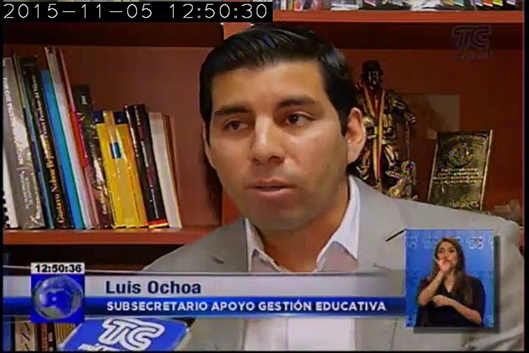 Padres inscriben a sus hijos en el sistema de educación fiscal por internet