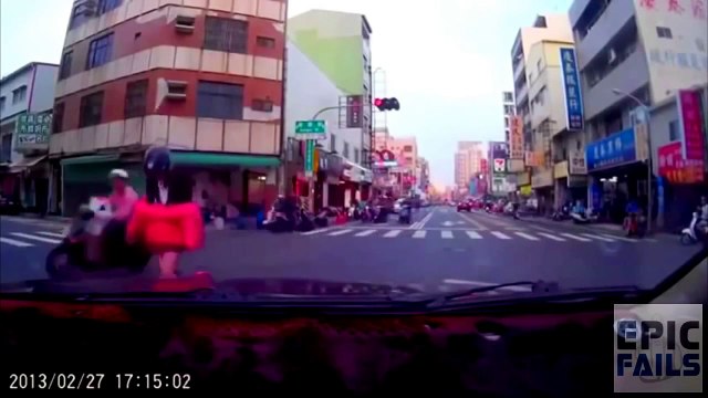 Epic Russian Fails & Funny Car Crash Compilation 2015 || EpicFails