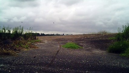 Lonely cyclist, Ciclista solitário, hoje na lama e chuva, nas várzeas do Rio Paraíba do Sul, (2)