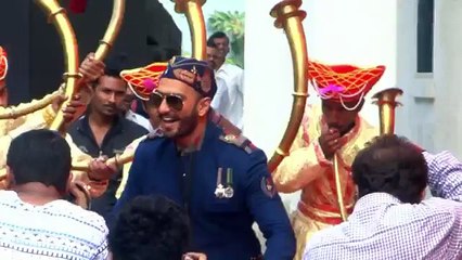 Ranveer Unveils Bajirao Mastani Biggest Poster