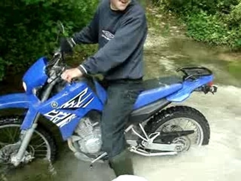 Yamaha 125 XTR burn eau moto