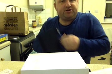 New iPad mini 4 unboxing.  Get in there my lad-YS1CfLKGs_k