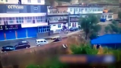 Watch_Vehicles washed away as road collapses into river in Shanxi Province