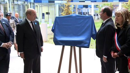 Hollande inaugure le nouveau Pentagone à la française