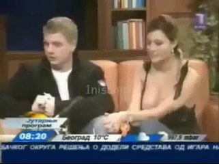 Canlı Yayında Dekolte Kazası..