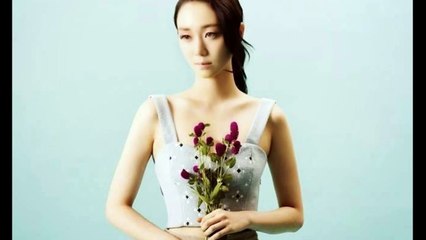 Lee Yoo Young shows off her perfectly slim figure on Esquire Magazine