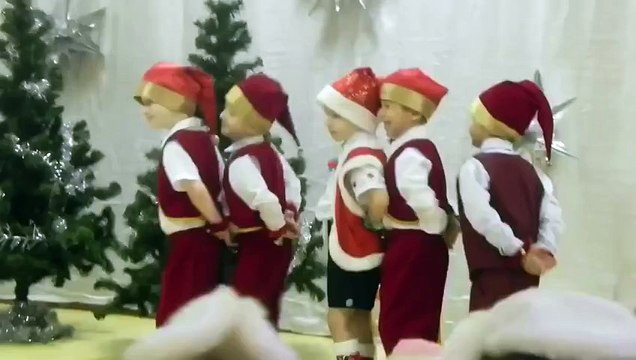 Новый год в детском саду. Танец гномиков